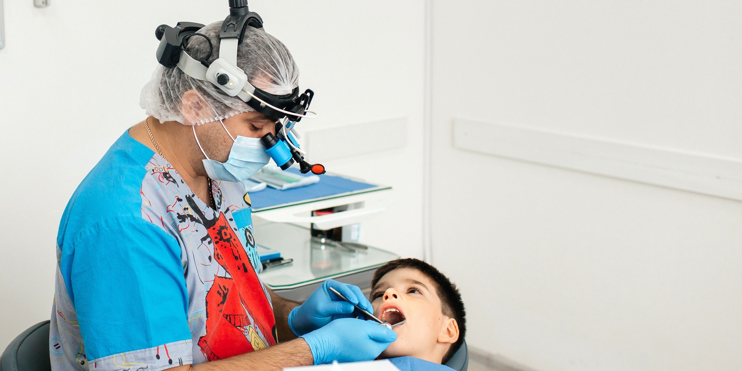 Лечение молочных зубов у маленьких детей в Ставрополе проводит детский стоматолог клиники Стомион