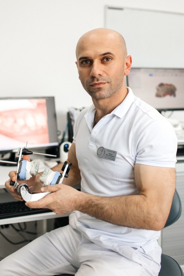 Стоматолог ортопед рассказывает о протезировании зубов циркониевыми коронками в Ставрополе